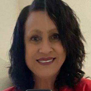 Meet your Posher, Flora e